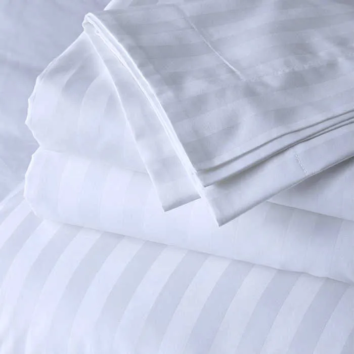 الجملة فندق الكتان طقم فراش فندقي 300 الخيط العد شريط غطاء سرير Wholesale Hotel Linen Hotel Bedding Set 300 Thread Count Stripe Bedspread