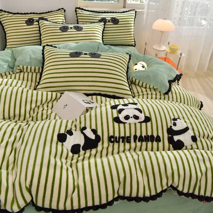 طقم مفارش سرير مخملية مخطط شتوي جديد . New Winter Striped Velvet Bedding Set 4 Pieces Thick