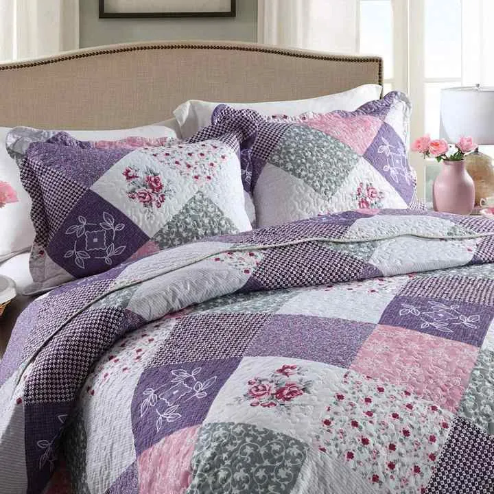 طقم مفارش سرير بتصميم لحاف رومانسي مصنوع . Romantic Quilt Design Handmade Washable Cotton