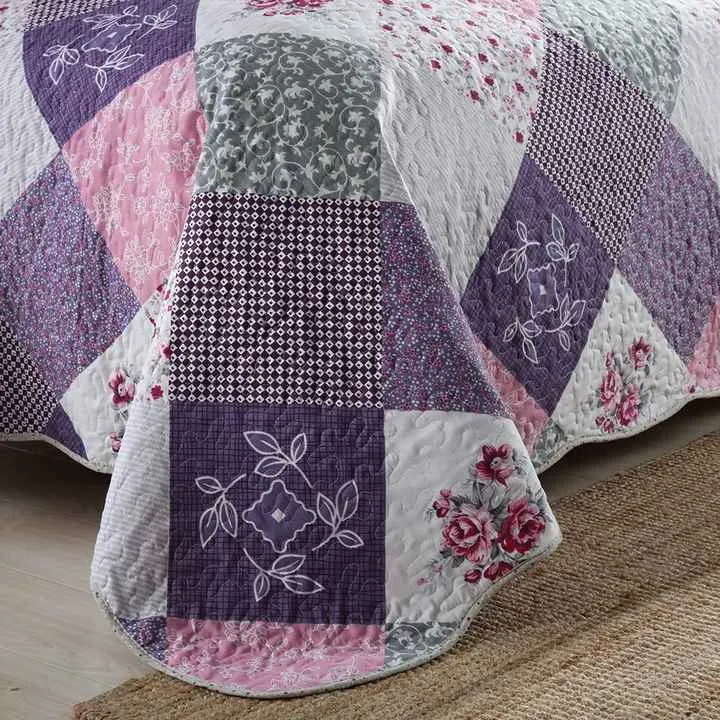 طقم مفارش سرير بتصميم لحاف رومانسي مصنوع . Romantic Quilt Design Handmade Washable Cotton