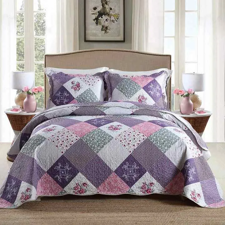 طقم مفارش سرير بتصميم لحاف رومانسي مصنوع . Romantic Quilt Design Handmade Washable Cotton