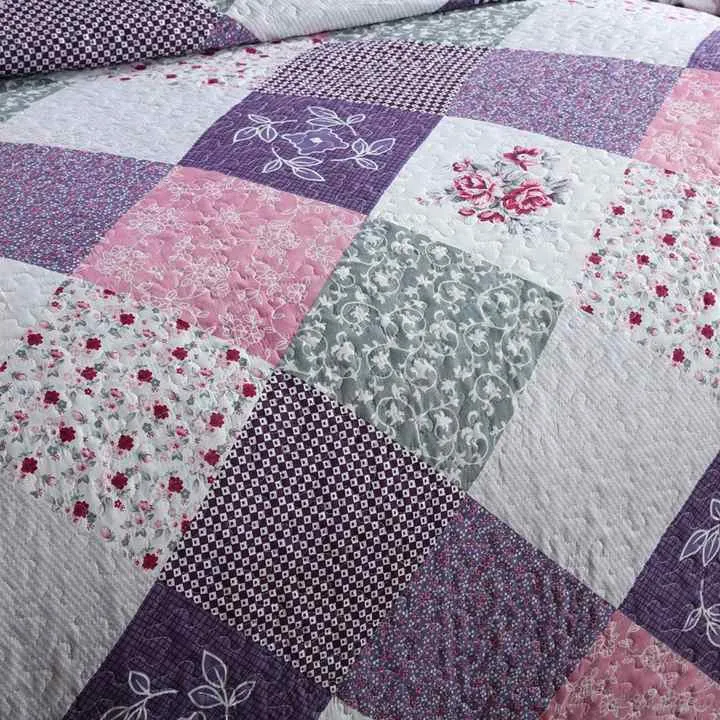 طقم مفارش سرير بتصميم لحاف رومانسي مصنوع . Romantic Quilt Design Handmade Washable Cotton